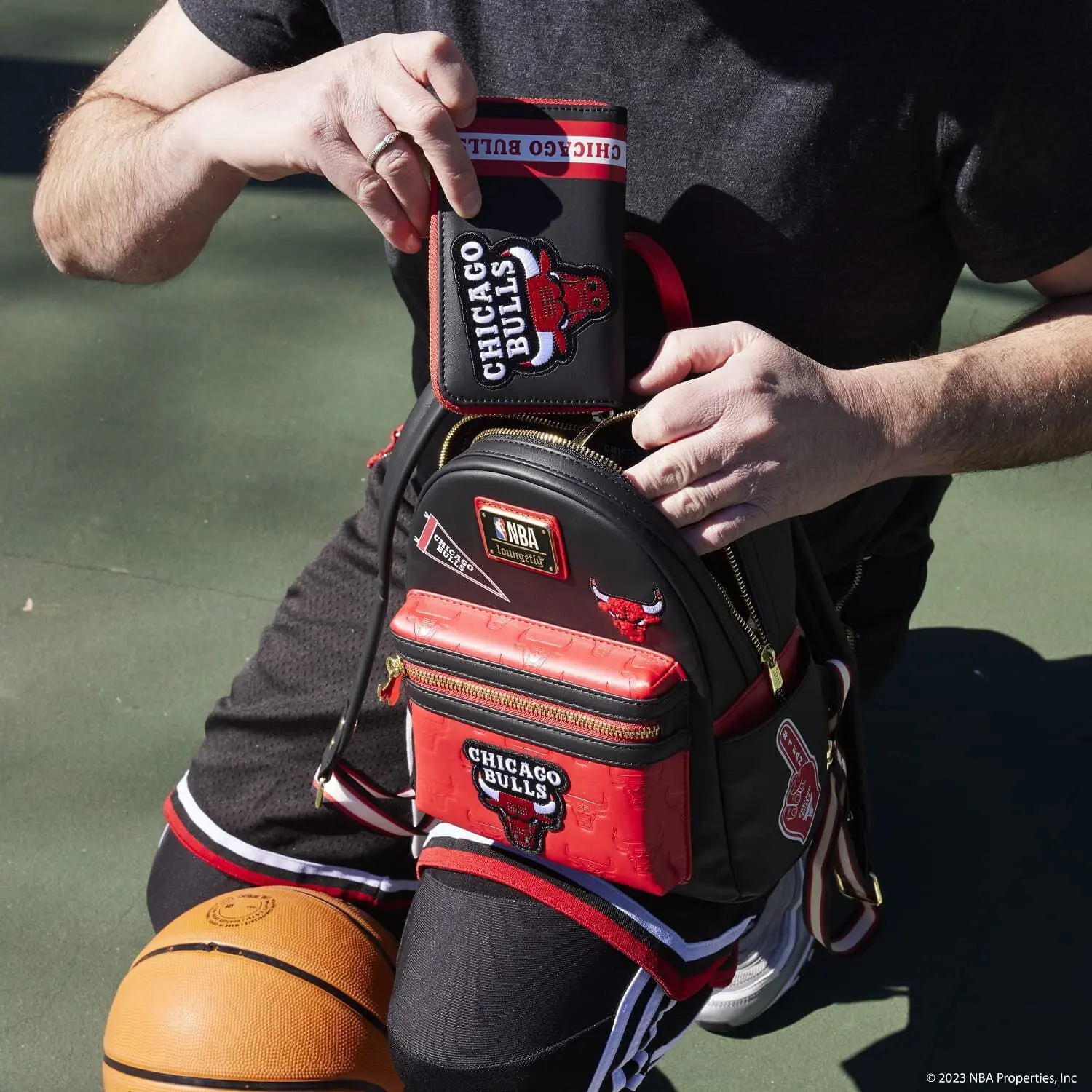 NBA Chicago Bulls Patch Icons Zip Around Wallet - Image 2